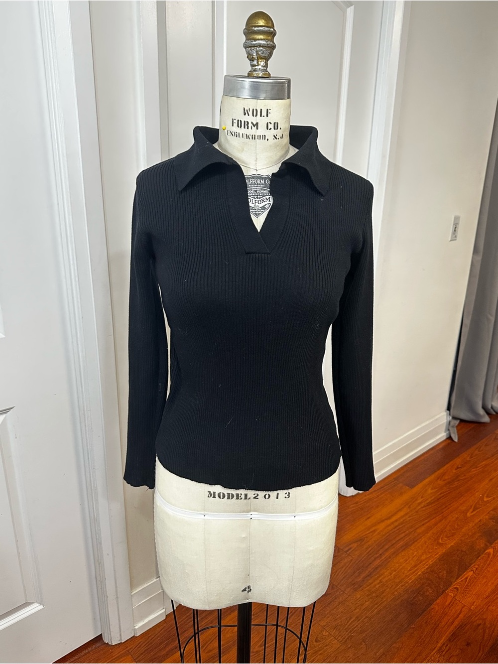 Black Ribbed Long-Sleeve Collared Knit Tee